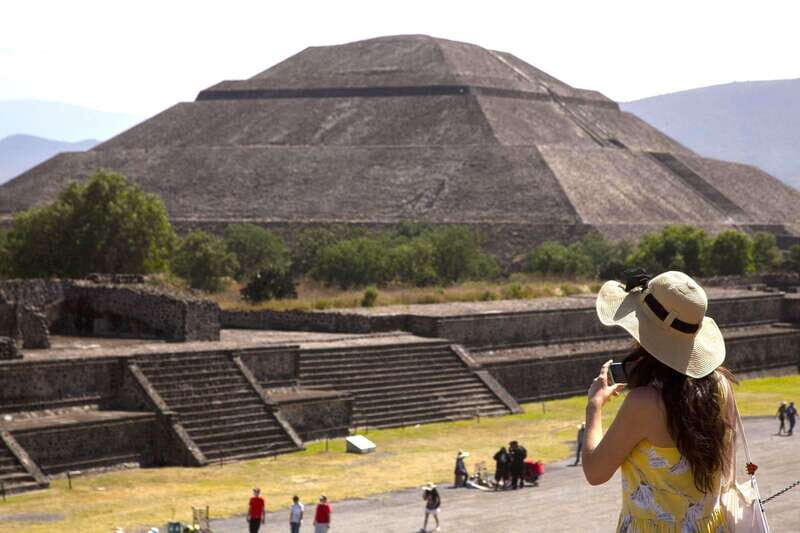 Mexico City: Trip to Teotihuacan Pyramids & Guadalupe Shrine - Lunch and Crafts: Tasting and Shopping