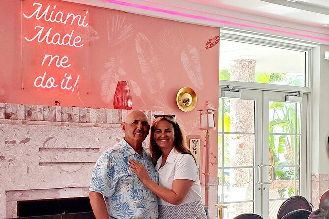 Miami Art Deco, Glamour, Vice & Secrets with Tropical Cocktail - Wrapping It Up