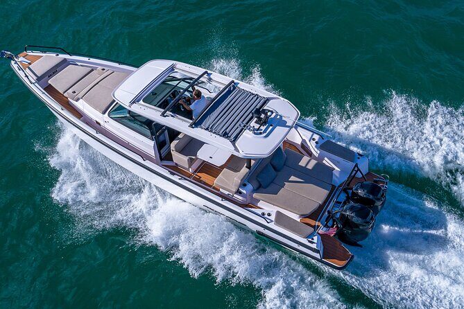 Miami Bay Discovery Private Yacht Cruise with Captain - Who Will Love This Experience?