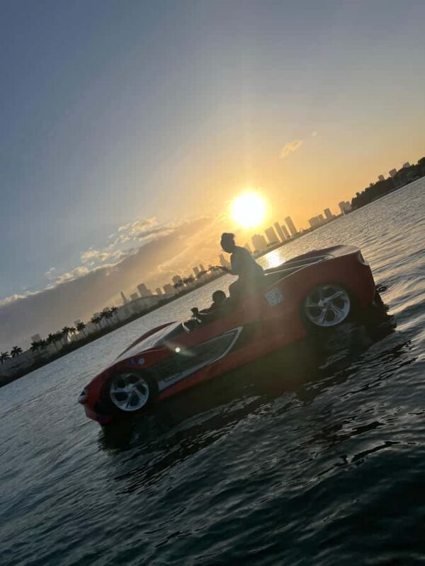 Miami Beach: 1 Hour Jetcar Rentals & 30min Celeb Boat Tour - Key Points
