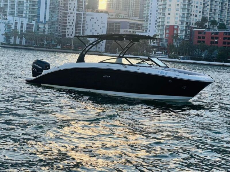Miami: Guided Boat Tour with Champagne - The Experience in Detail