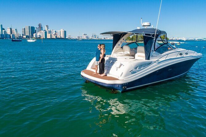Miami Private Yacht Rental 2 to 4 hours for 12 ppl, Champagne - How the Cruise Unfolds