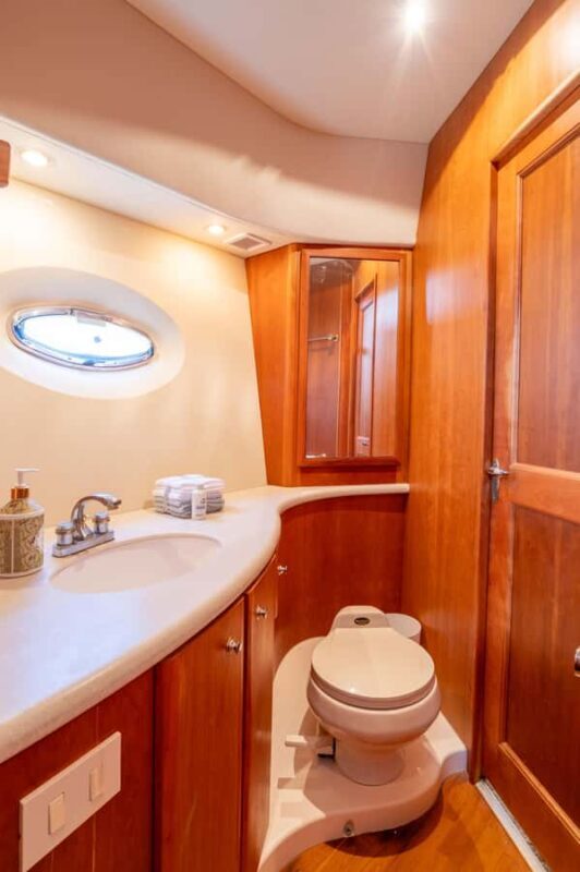 Miami: Private Yacht Rental with Captain 48 ft boat - Key Points