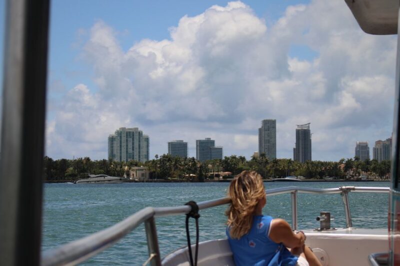 Miami: Sunset Cruise with Celebrity Homes & Open Bar - Key Points