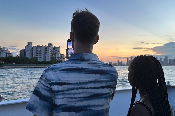 Miami Sunset Cruise with Millionaire Mansions on Biscayne Bay - Key Points