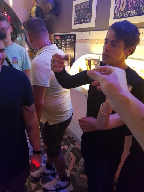 Milan: Bar-Hopping Tour with Welcome Drink - Key Points