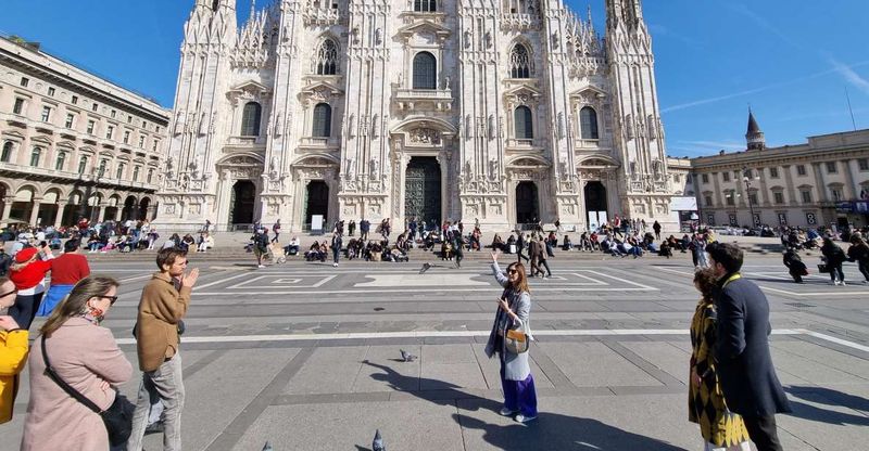 Milan: Duomo Rooftop and Cathedral Guided Tour with Tickets - Guides: what makes this tour feel worth it