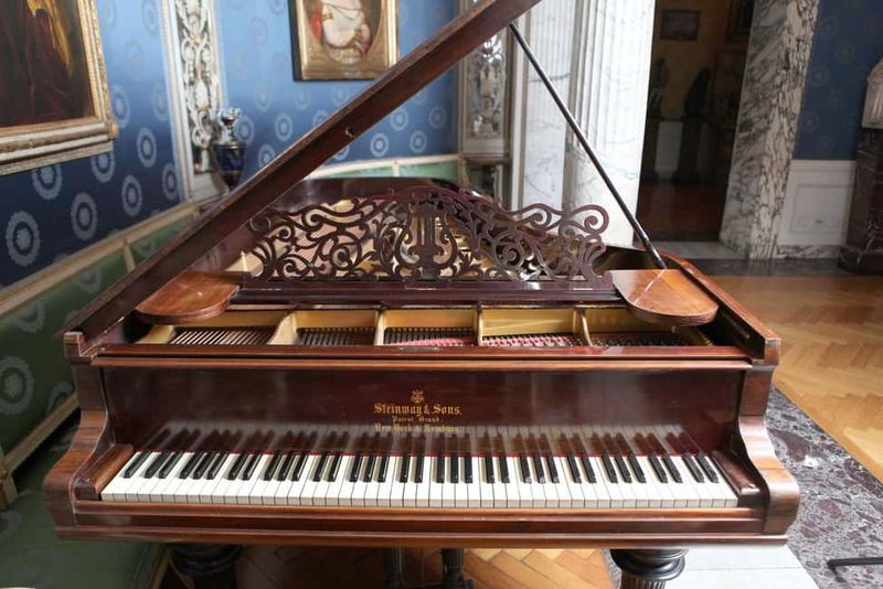 Milan: Entrance Ticket to La Scala Theatre Museum - Inside the theatre: what you can expect to see