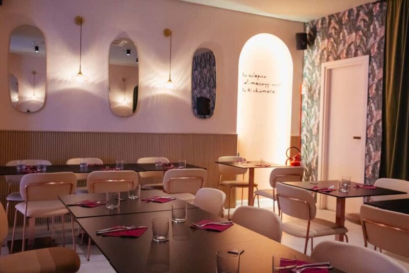 Milan: Italian Seafood Experience with Welcome Wine - Key Points