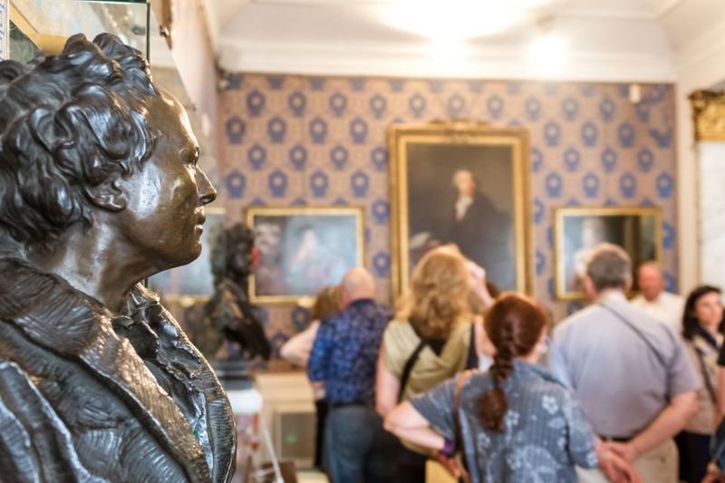 Milan: La Scala Theater & Museum Guided Experience - Small-group comfort: the difference between cramped and calm