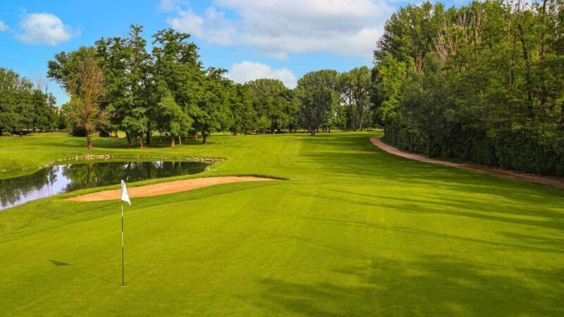 Milan: Play golf at Le Rovedine Golf Club - The Experience in a Nutshell