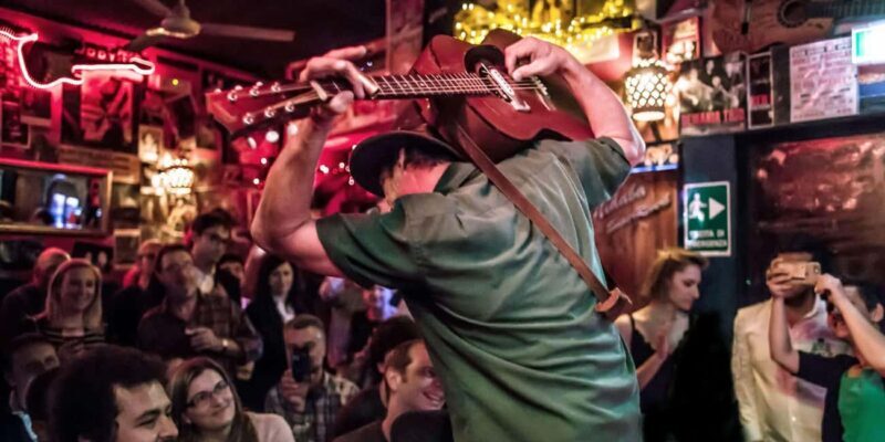 Milan Social Walk: Bars, Squares & Local Vibes - Exploring Milan’s Nightlife with the Social Walk