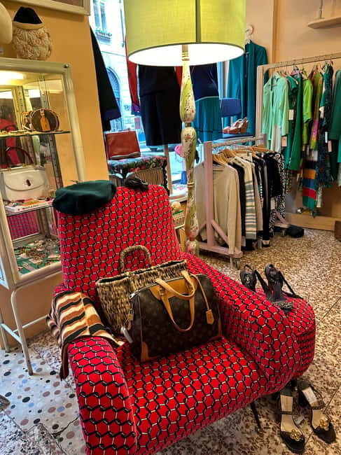 Milan: The Ultimate Vintage Shopping Guidebook - Who Will Love This?