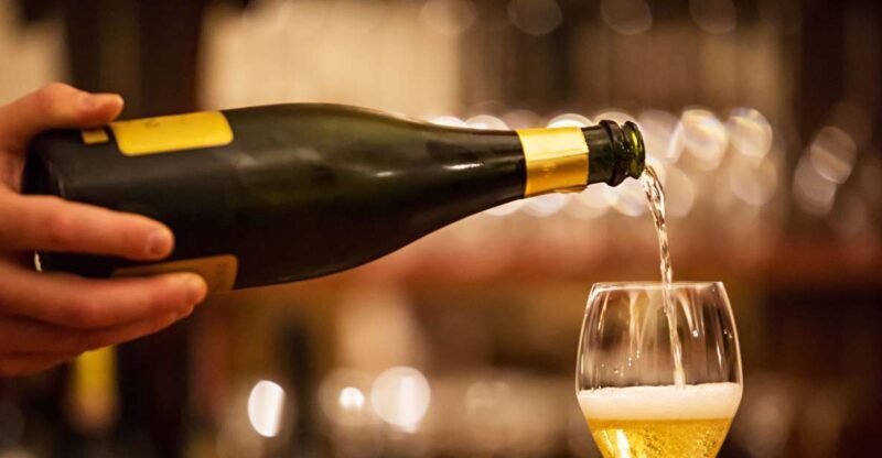 Milan: Wine Tasting Experience in the City Centre - Key Points