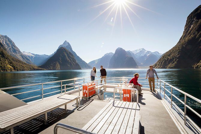 Milford Sound Premium Coach and Cruise with Lunch from Te Anau - Exploring Milford Sound with a Premium Coach and Cruise from Te Anau