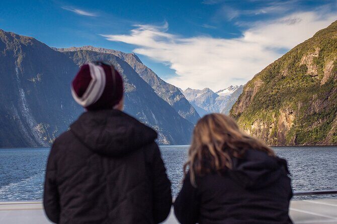 Milford Sound Small Group Tour, Cruise & Picnic Lunch - The Journey to Milford Sound