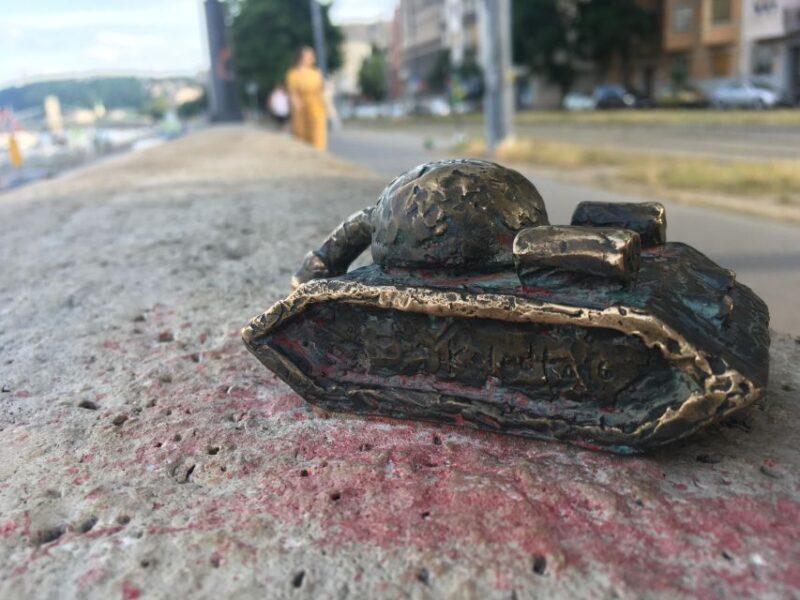 Mini Statue Hunt in Budapest Private Walking Tour - A Closer Look at the Mini Statue Hunt Tour