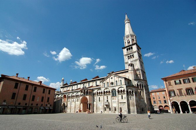Modena city tour Walking tour in the old town - What Our Reviewers Say