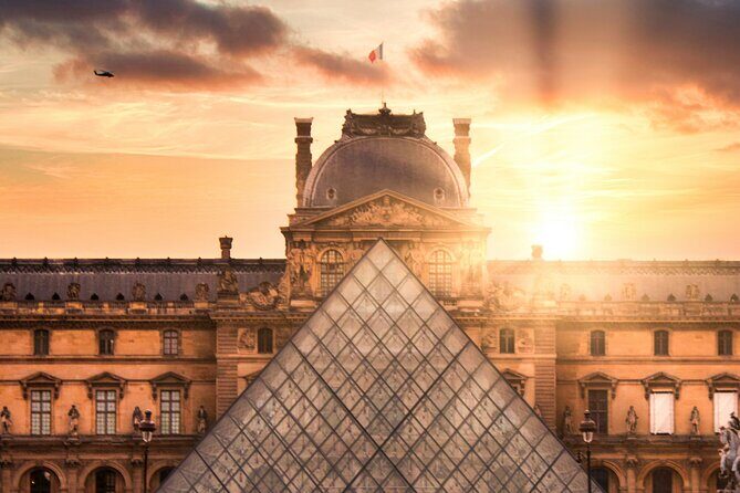 Mona Lisa and Treasures: Louvre Museum Experience 6-people Max - Key Points