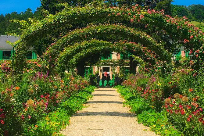 Monet's Gardens & House-Private Giverny Tour From Paris - A Detailed Look at the Giverny Experience