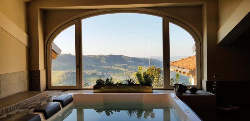 Monforte d'Alba: Jacuzzi Ritual with Wine Tasting - Key Points