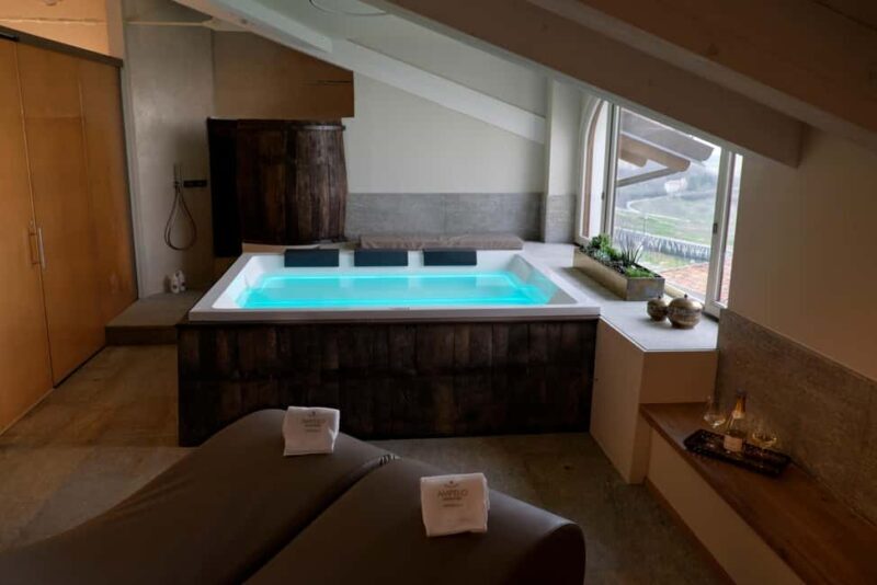 Monforte d'Alba: Jacuzzi Ritual with Wine Tasting - What to Expect from the Experience