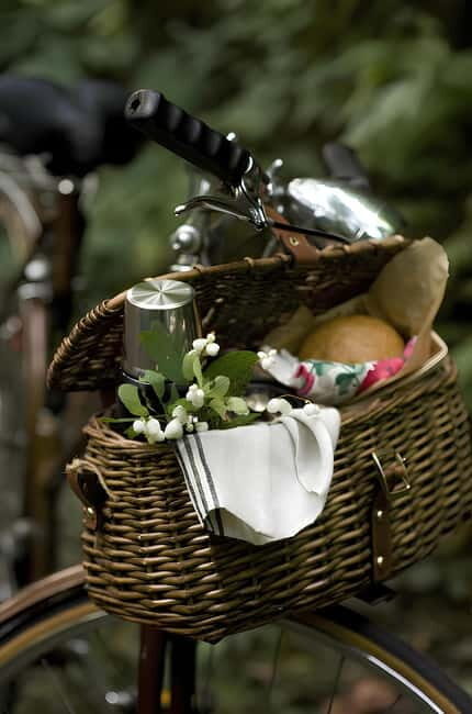 Monforte d'Alba: Picnic & Big Benches - Key Points