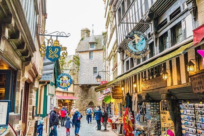 Mont Saint Michel Day Trip from Paris with English Speaking Guide - The Guide Experience: The Human Element
