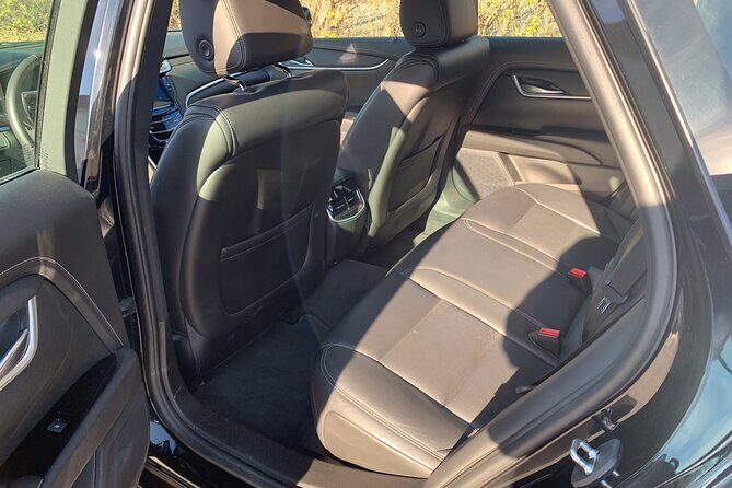 Mont-Tremblant to Montreal Airport private transfer - Sedan 3 passengers maximum - Key Points