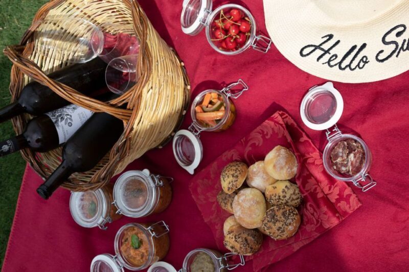 Montalcino: Vineyard Picnic with a Bottle of Wine - FAQ