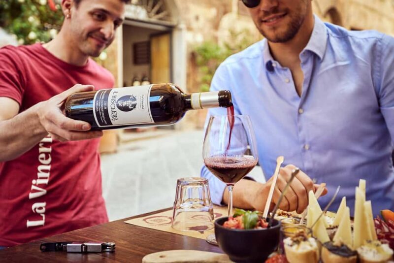 Montepulciano: Tasting 5 wines from the best Tuscan wineries. - Who should consider this experience?