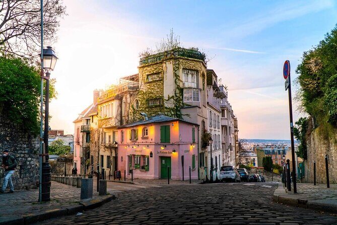 Montmartre and the Sacré-Coeur with the best guides in Paris - The Realities of the Tour Experience