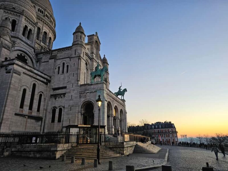 Montmartre Before the Crowds: Walk Tour & Breakfast - Ending on a Delicious Note