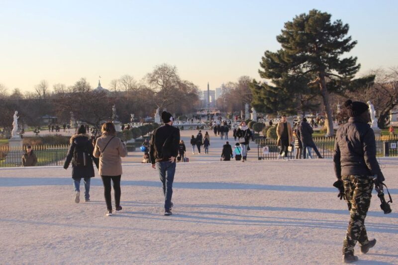 Montmartre Best Highlights & Wine and Cheese Tasting Tour - Exploring Montmartre with a Personal Touch