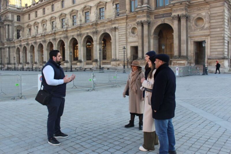 Montmartre Best Highlights & Wine and Cheese Tasting Tour - Breathtaking Views and Hidden Corners