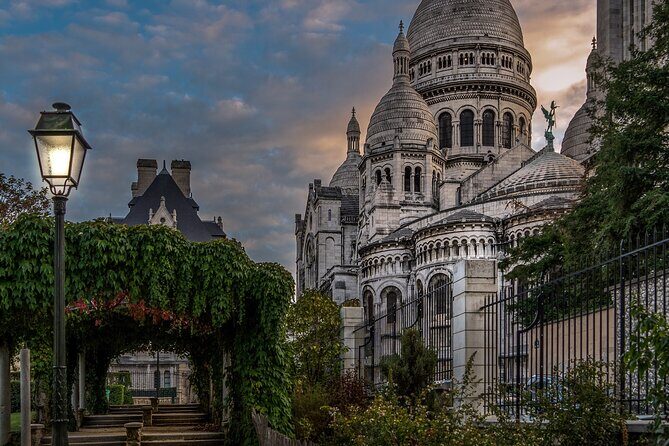 Montmartre guided walking tour with local guide in small group - Who Should Consider This Tour?