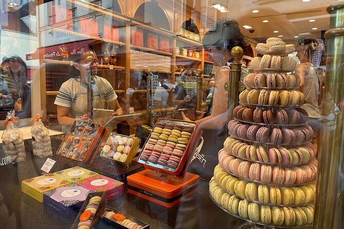 Montmartre Hill French Gourmet Food and Wine Tasting Walking Tour - Guide Quality and Atmosphere