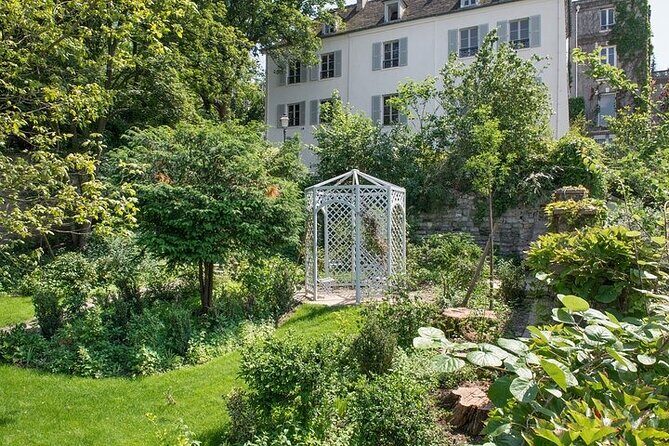 Montmartre Marvels Small-Group Tour with Renoir Gardens Entrance - Key Points