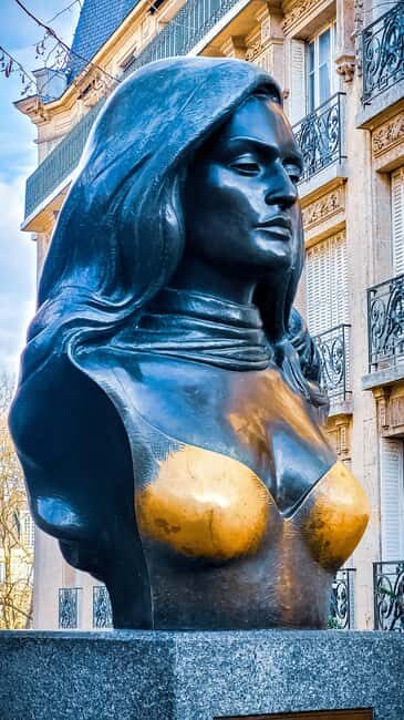 Montmartre: Semi Private Guided Stroll in Bohemian Paris - Key Points