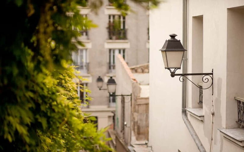 Montmartre : Small Group Guided Walking Tour - Key Points