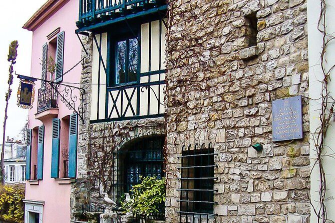 Montmartre Walking Tour with a Private Local Guide - Key Points