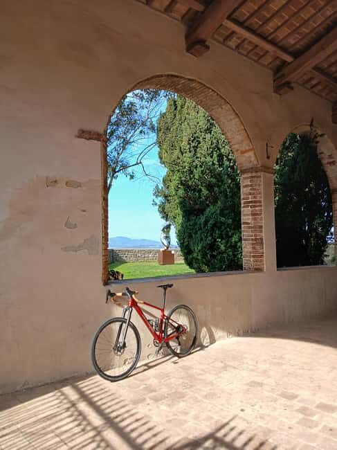 Montone: e-bike tour of the medieval village and visit to a winery - FAQ