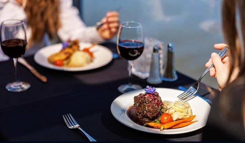 Montréal: 3 or 5-Course Dinner Cruise with DJ & Dancing - What You Can Expect From the Experience