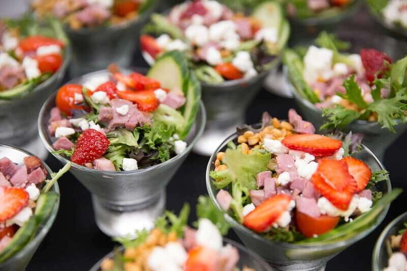 Montréal: 3 or 5-Course Dinner Cruise with DJ & Dancing - Who Will Appreciate This Cruise?