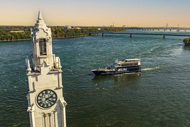 Montreal: Evening cruise with DJ - The Experience in Detail