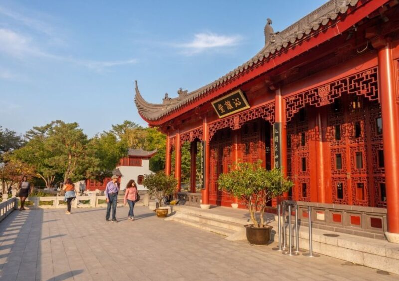 Montreal: Private Highlights & Hidden Gems Tour with a Local - Mount Royal: The Viewpoint