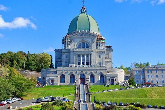 Montreal Private Transfer to Montreal Airport YUL in Luxury Van - Who Would Benefit Most?