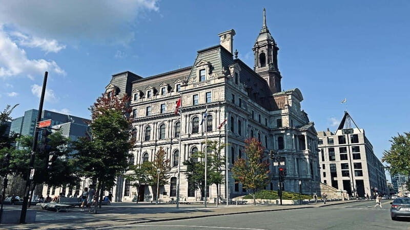 Montreal Private Walking Tour 2h Plus Video Experience 360° - Who Should Consider This Tour?