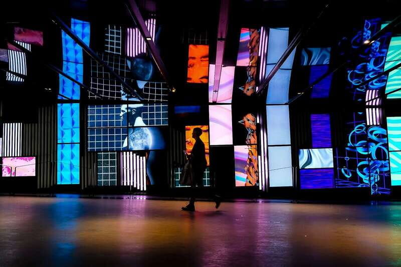 Montreal: RESO Underground City and Downtown Walking Tour - Key Points