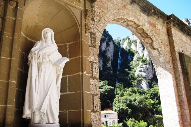 Montserrat Monastery and Sagrada Familia Tour with Liquor Tasting - Who Is This Tour Best For?
